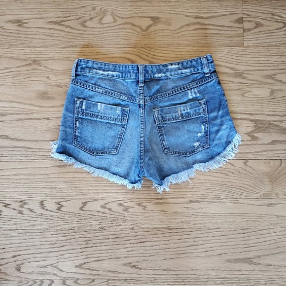 Free People Distressed Denim Short 27 EUC - Picture 3 of 3